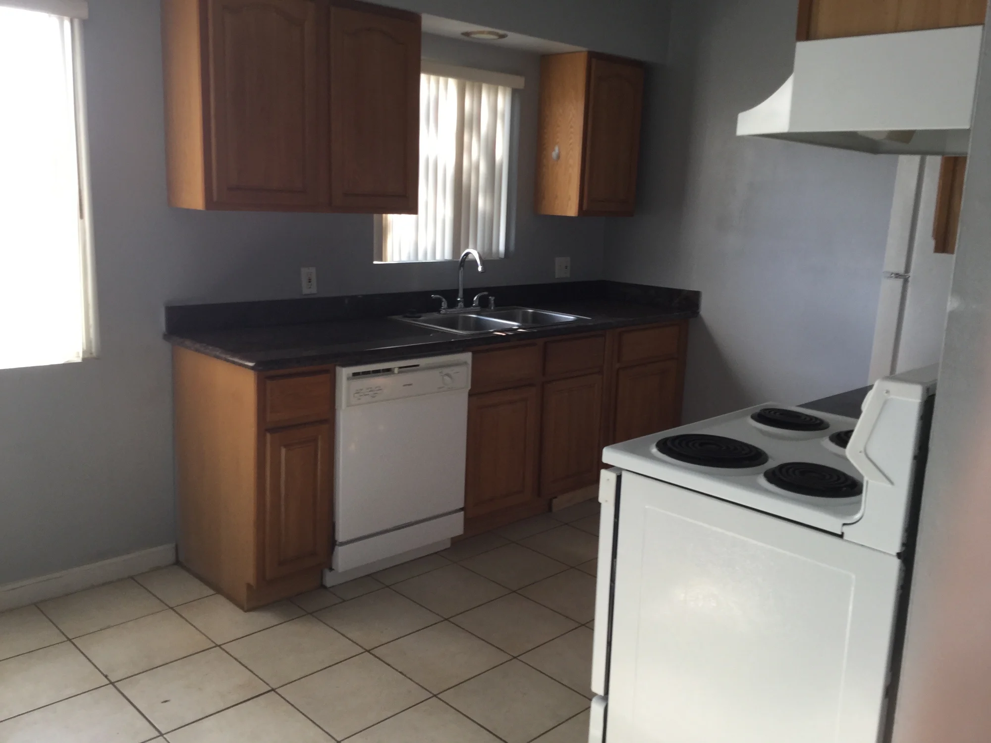 Large, luxury 3Bed,2bath Apt image 1