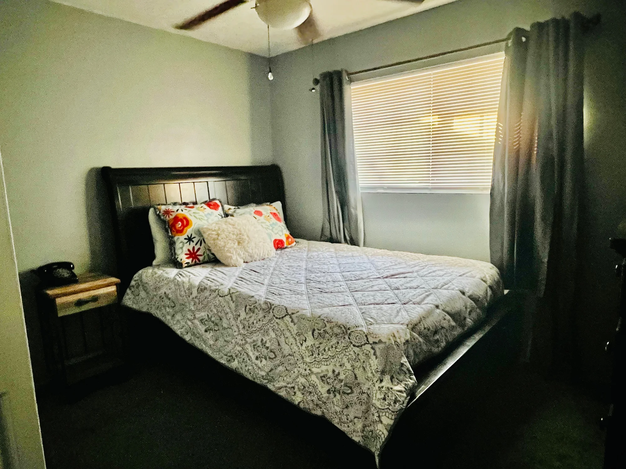 Comfortable Furnished Room image 1